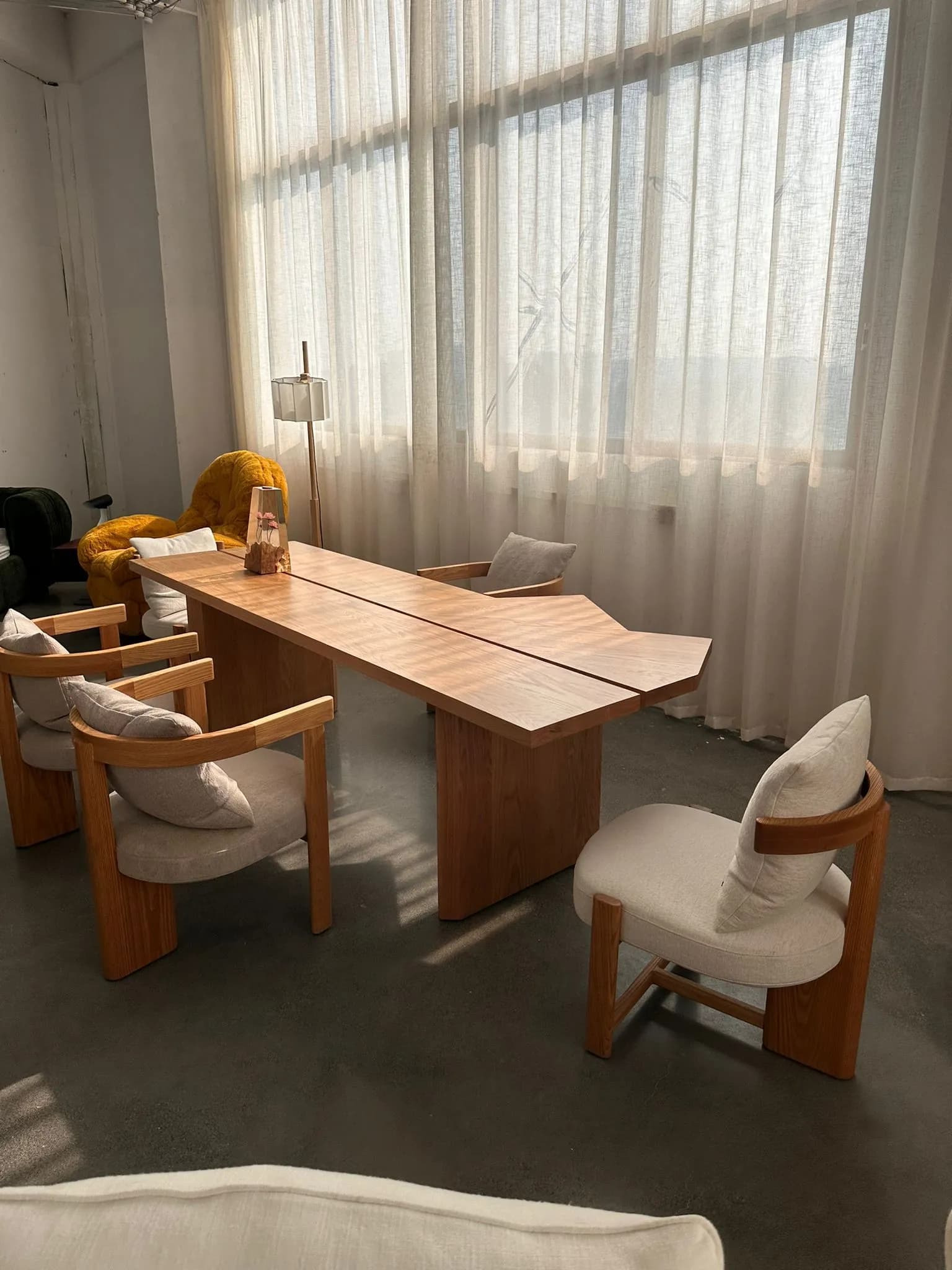 Minimalist Oak Dining Table — Oak wood